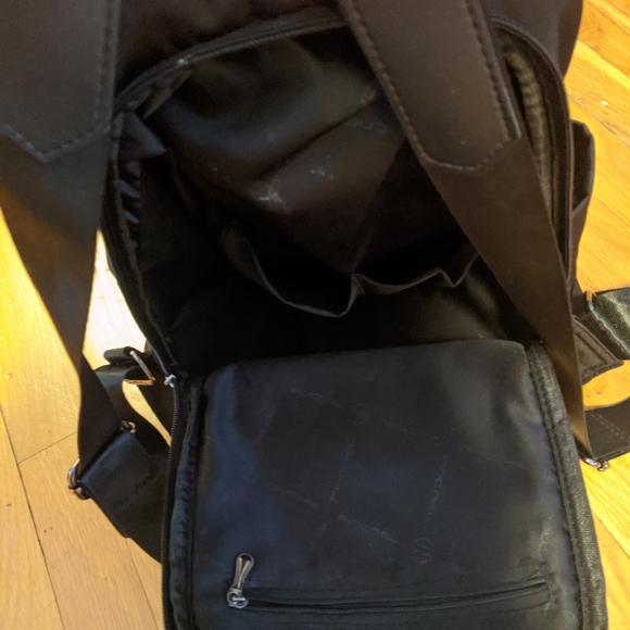 Black anti-theft backpack - Picture 2 of 7